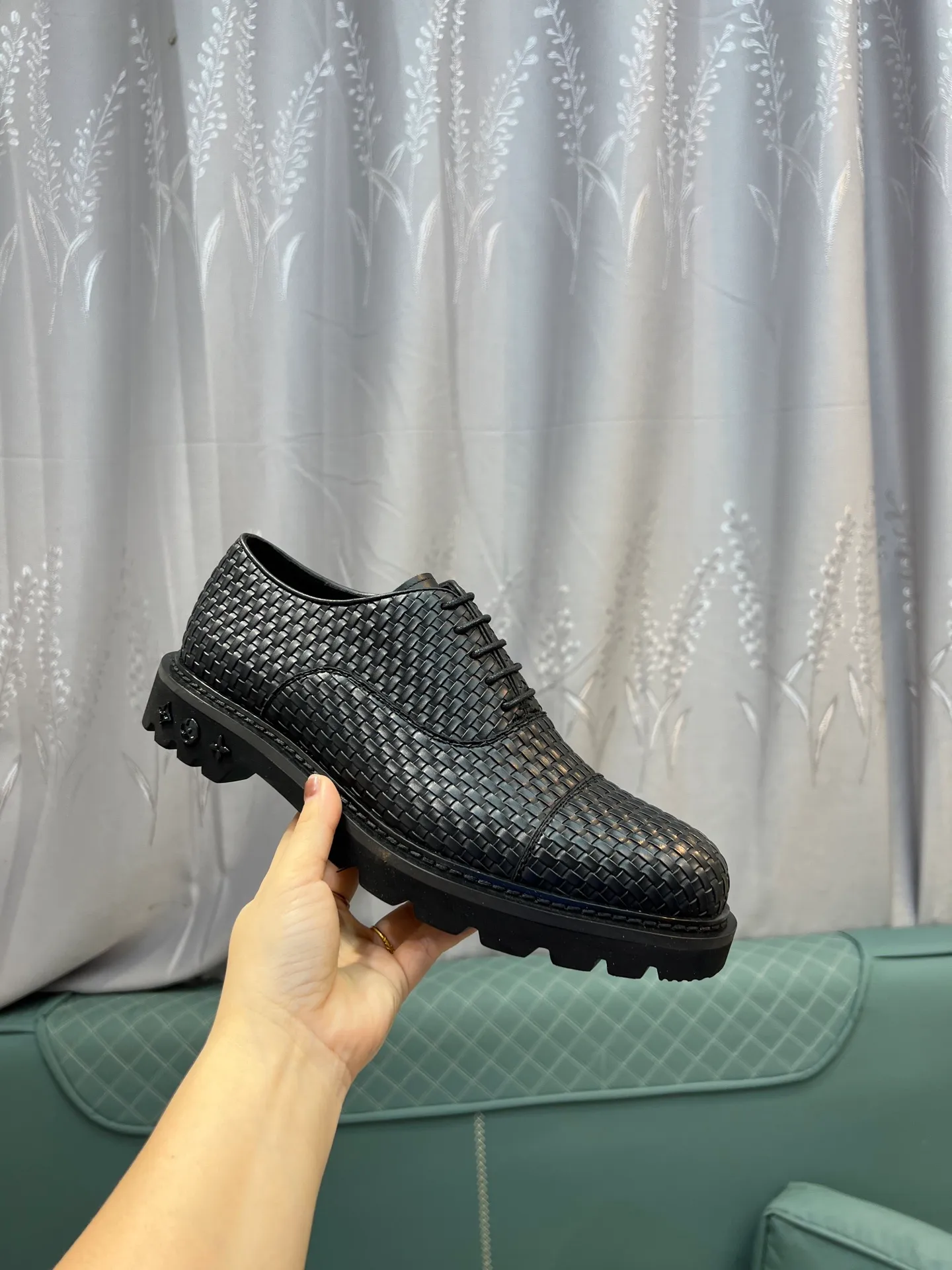 Men's shoes 💰820 [LV] - High-end quality - Upper: 🔝 tumbled cowhide, Nappa cowhide, brand logo sewn on shoe body - Lining: cowhide, foot pads; water-dyed cowhide - Outsole: TPR·rubber foam; two-color molded outsole -Super high quality control·Fine workmanship: highlighted (high-end·luxury·grade) -Size: 39-44 (38 45 can be customized)